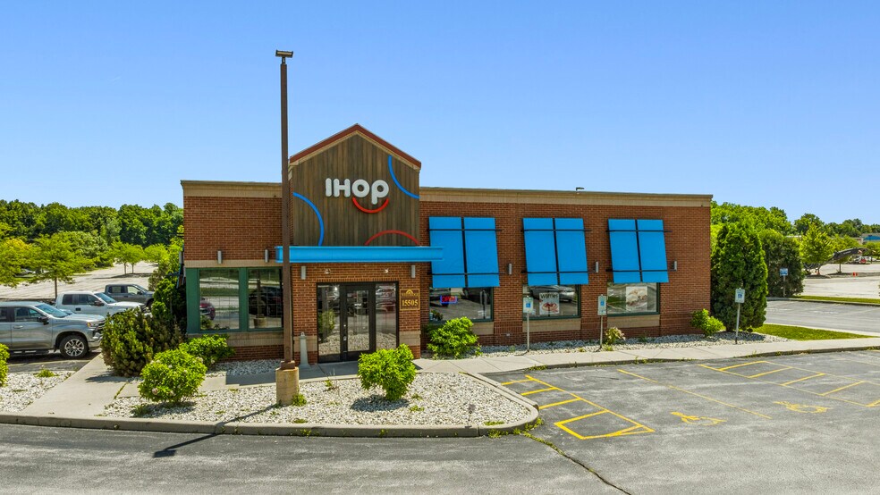 More Photos Of 15505 W Rockridge Rd, New Berlin Restaurant For Sale