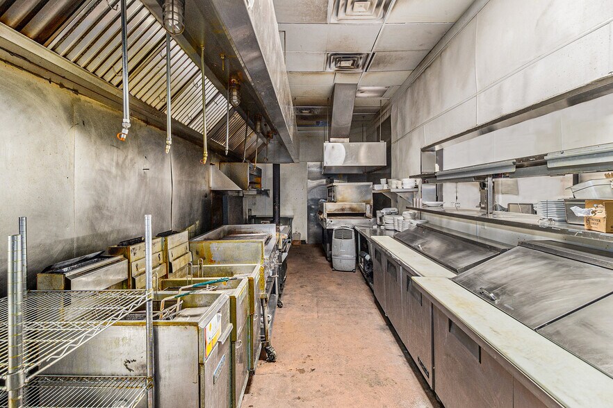 More Photos Of 380 Main St, Longmont Restaurant For Lease