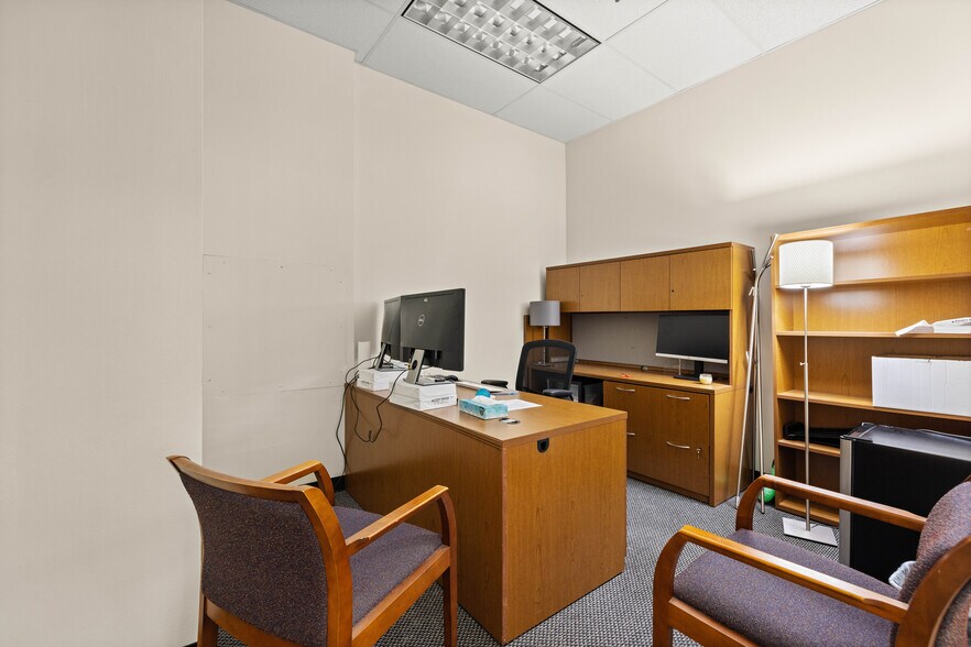 More Photos Of 9300 United Dr, Austin Unknown For Lease