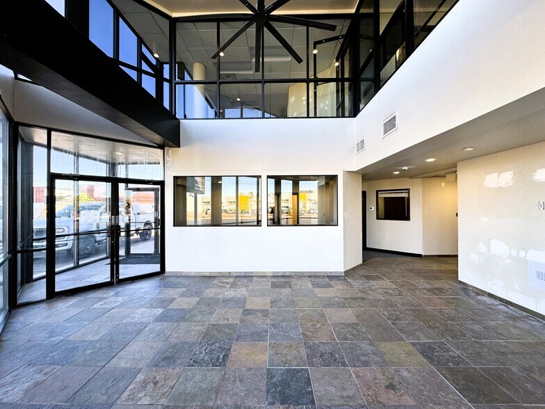 More Photos Of 1380 S Santa Fe Dr, Denver Flex For Sale