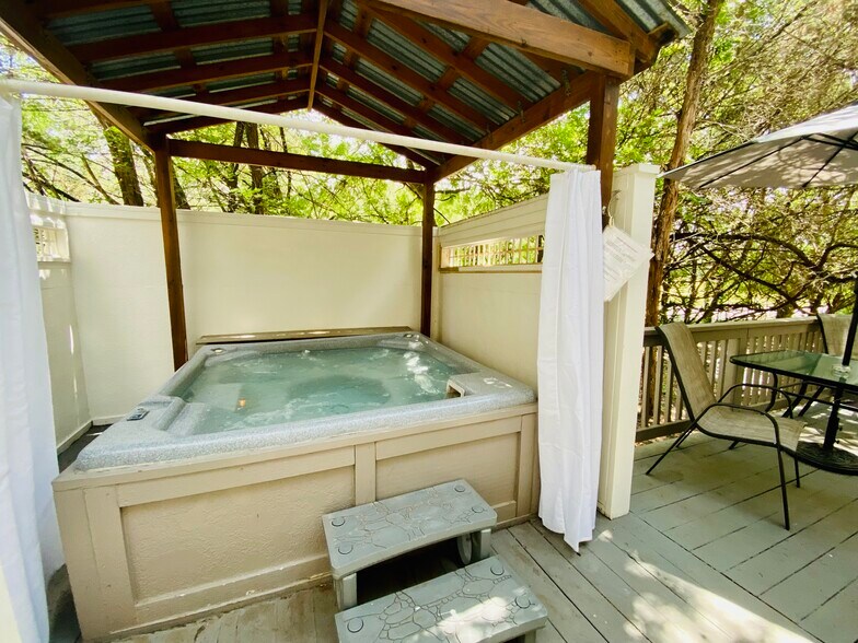 More Photos Of 104 Scudder Ln, Wimberley Hotel For Sale