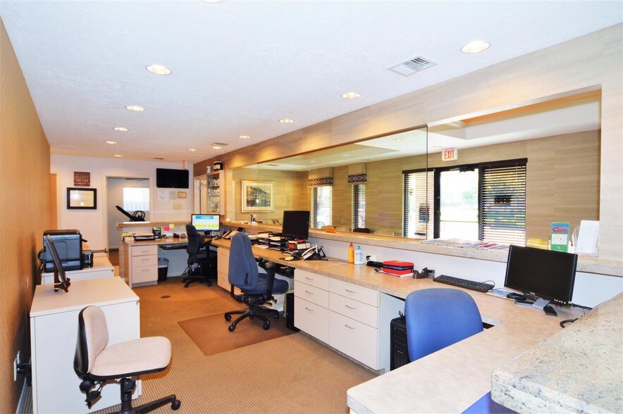 More Photos Of 12325 Scarsdale Blvd, Houston Medical For Lease