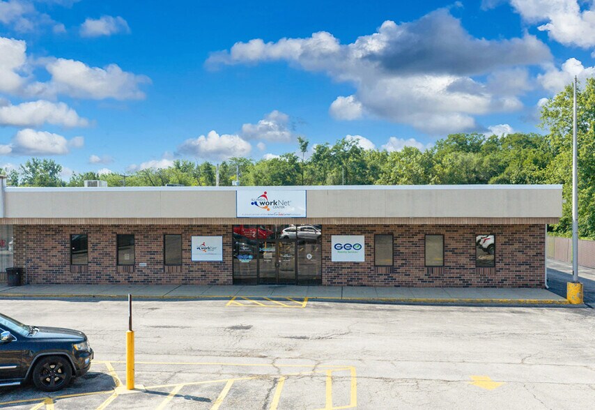 Primary Photo Of 757 W Pershing Rd, Decatur Office For Sale