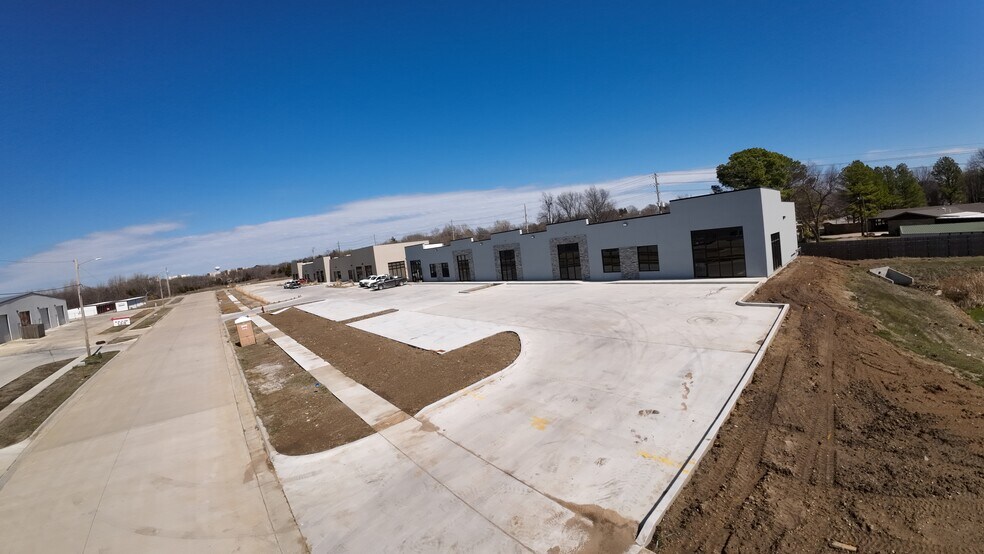 More Photos Of 1101 N Birch Ave, Broken Arrow Office For Lease