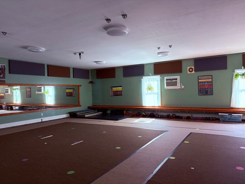 More Photos Of 1 Taylor Hill Rd, Lewiston Sports And Entertainment For Sale