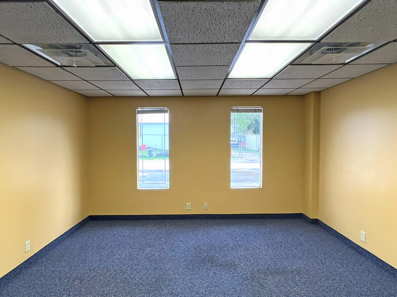 More Photos Of 2002 Evanston Ave, Erie Manufacturing For Lease