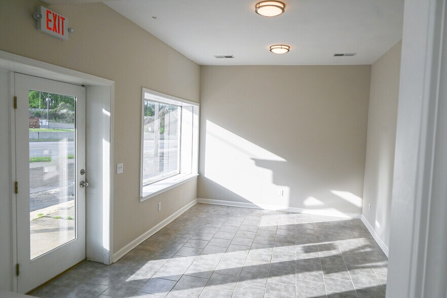 More Photos Of 2901 N Meridian St, Huntsville Light Distribution For Lease