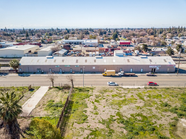 More Photos Of 610 N E St, Madera Warehouse For Lease