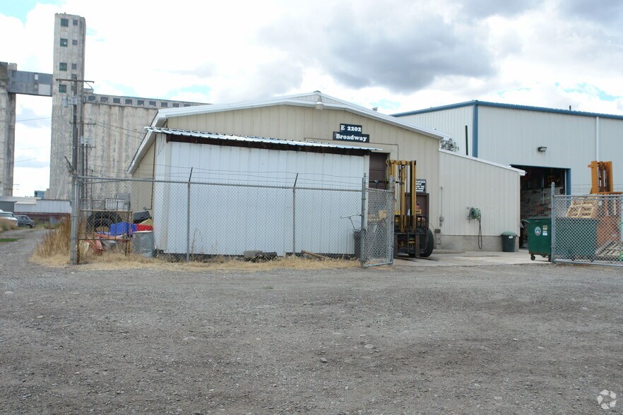 More Photos Of 2202 E Broadway Ave, Spokane Warehouse For Lease