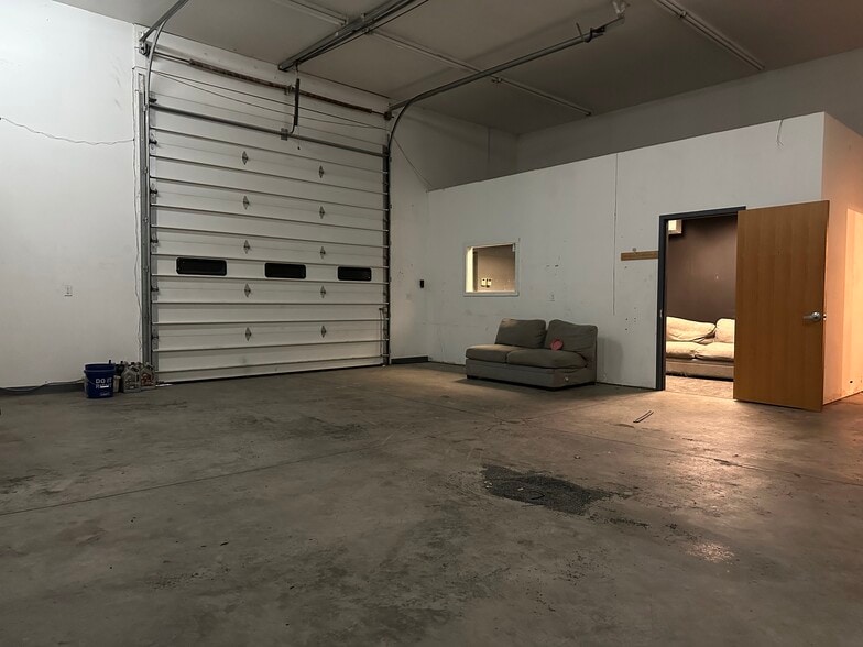 More Photos Of 733-759 Memorial Ave, West Springfield Showroom For Sale