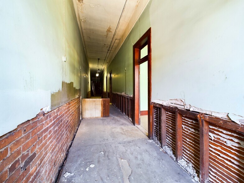 More Photos Of 309 S Ohio Ave, Sedalia Storefront Retail Office For Sale