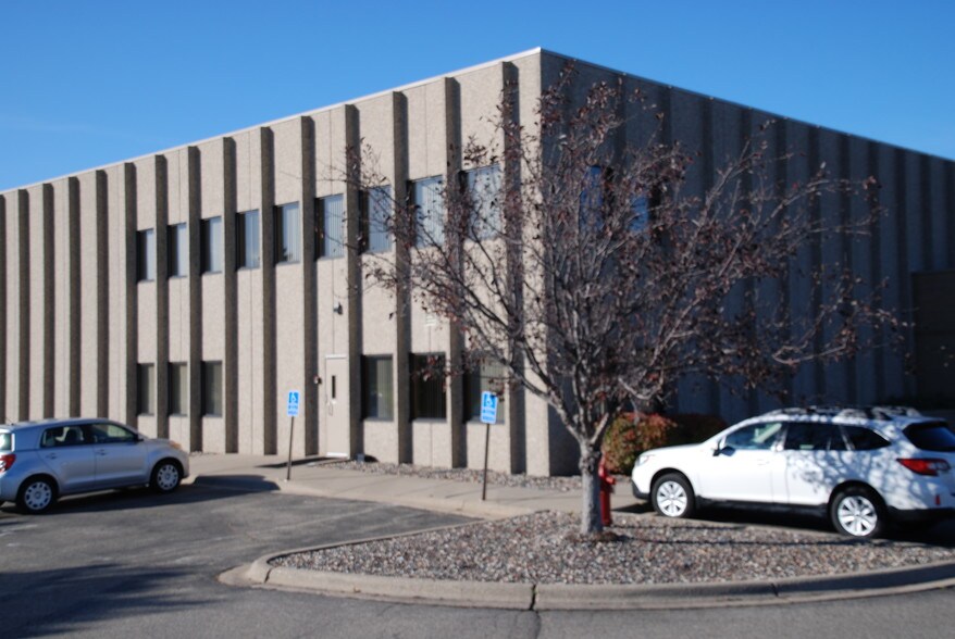 More Photos Of 3501 Cr-42, Burnsville Showroom For Lease