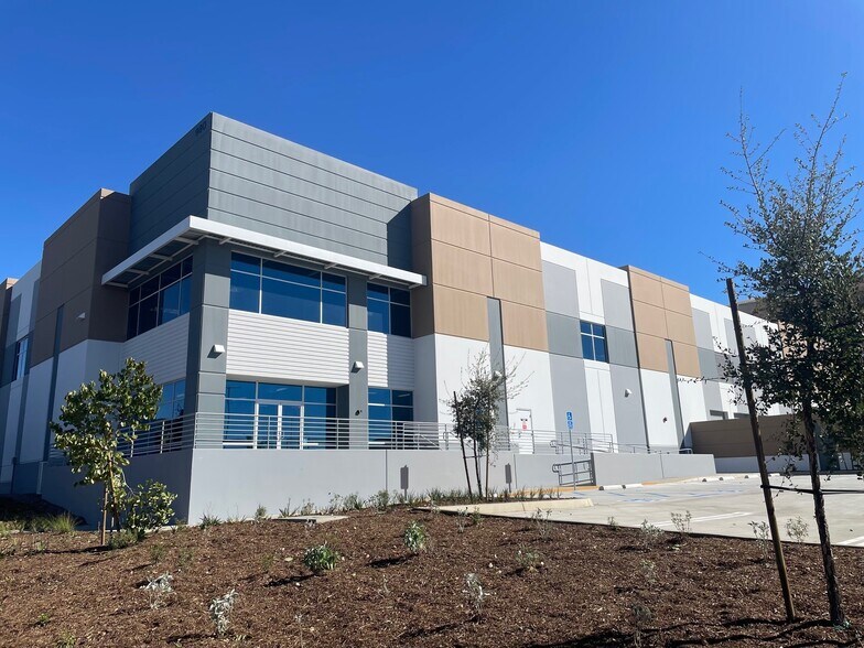 More Photos Of 980 Marlborough Ave, Riverside Warehouse For Lease