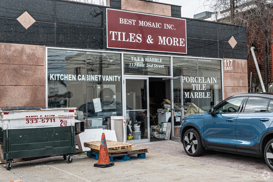 More Photos Of 117 E 2nd St, Mineola Warehouse For Lease
