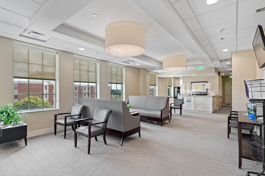 More Photos Of 155 Kingsley Ln, Norfolk Medical For Lease