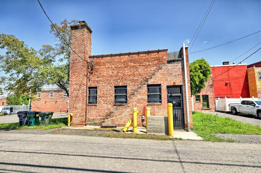 More Photos Of 511 Warren St, Hudson Storefront Retail Residential For Sale