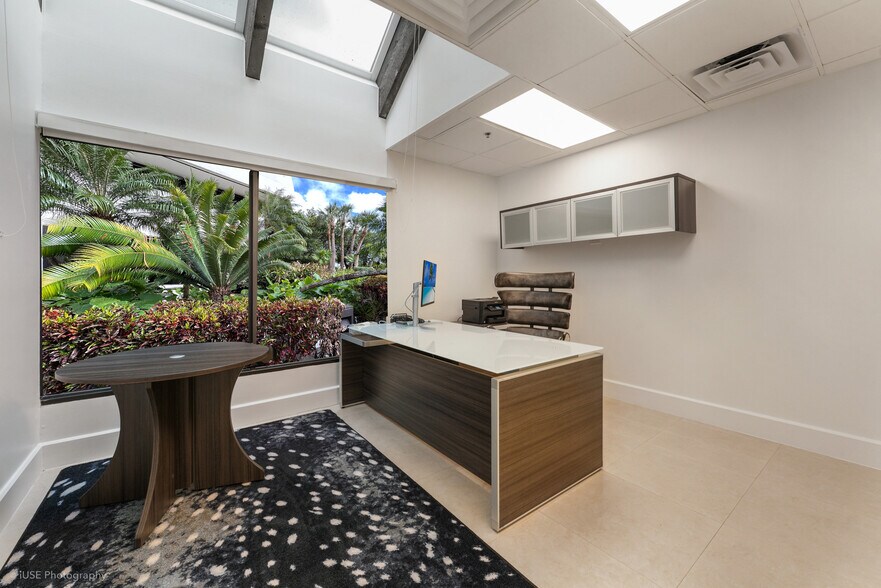 More Photos Of 520 Brickell Key Dr, Miami Apartments For Lease