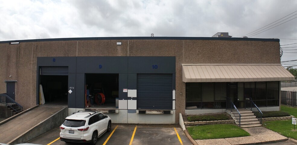 More Photos Of 601-625 W 38th St, Houston Light Distribution For Lease