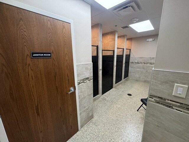 More Photos Of 10501 Success Ln, Dayton Office For Sale