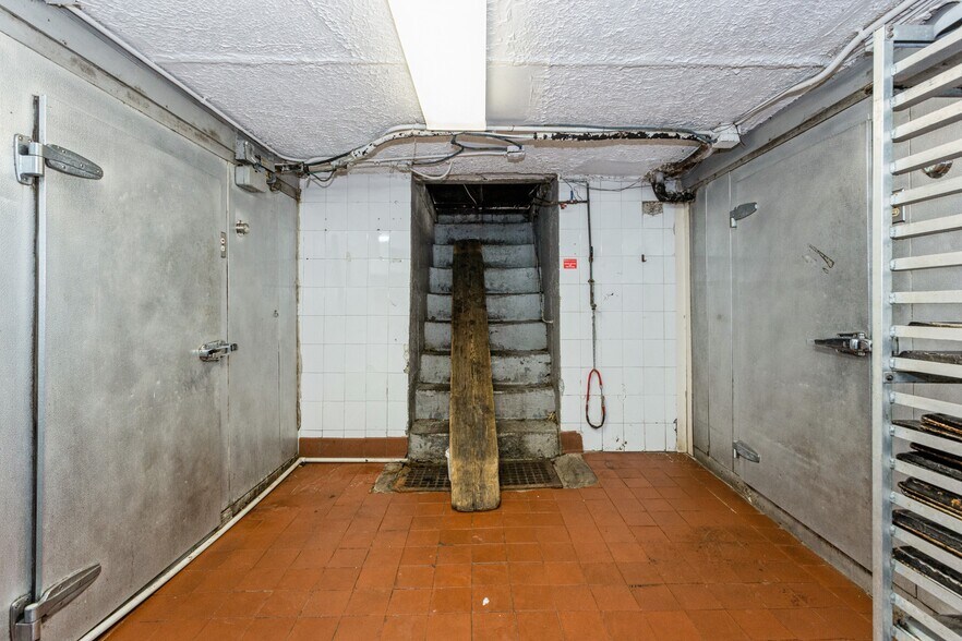 More Photos Of 17801-17805 Union Tpke, Fresh Meadows Storefront For Lease