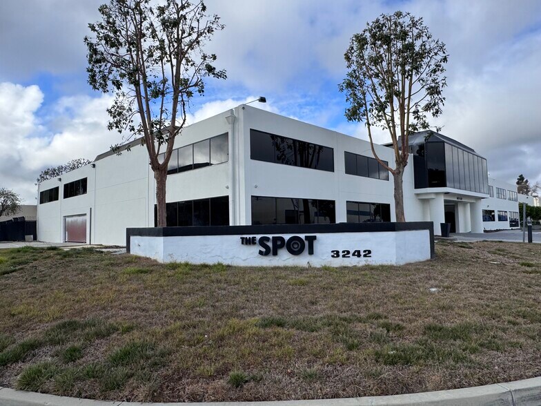 More Photos Of 3242 S Halladay St, Santa Ana Light Distribution For Lease