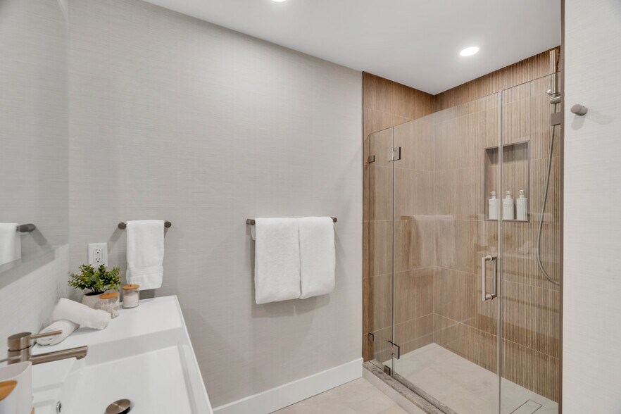 More Photos Of 32 Broadway Ave, Mystic Hotel For Sale