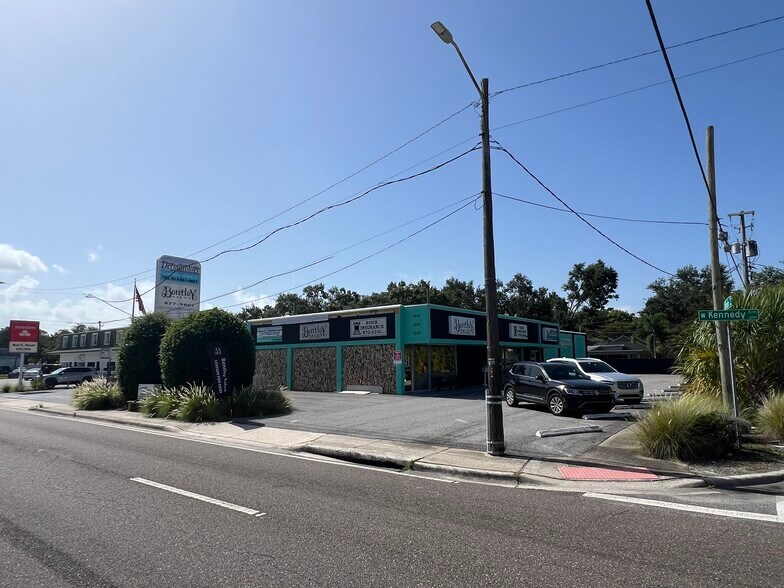 More Photos Of 3226-3230 W Kennedy Blvd, Tampa Storefront Retail Office For Sale