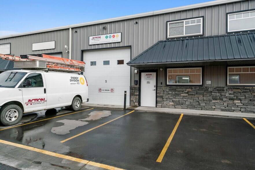 More Photos Of 30 Griffin Ind Pt, Cochrane Service For Sale