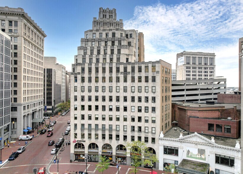 More Photos Of 55 Monument Cir, Indianapolis Office For Lease