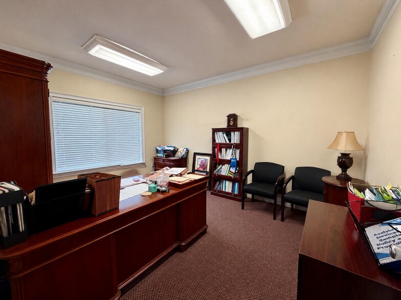 More Photos Of 1614 Mahan Center Blvd, Tallahassee Office For Sale
