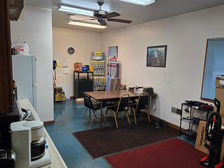 More Photos Of 2671 Seneca St, West Seneca Auto Repair For Sale