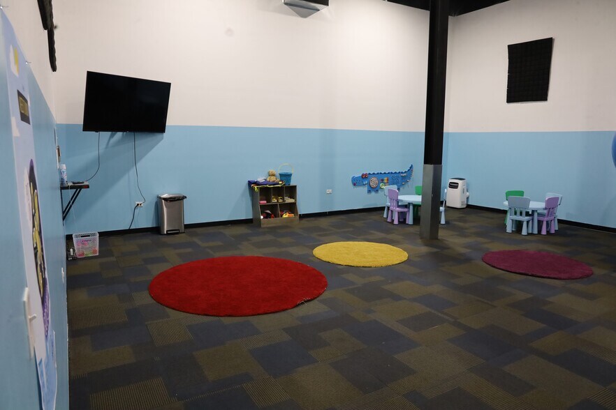 More Photos Of 2800 N Water St, Decatur General Retail For Sale