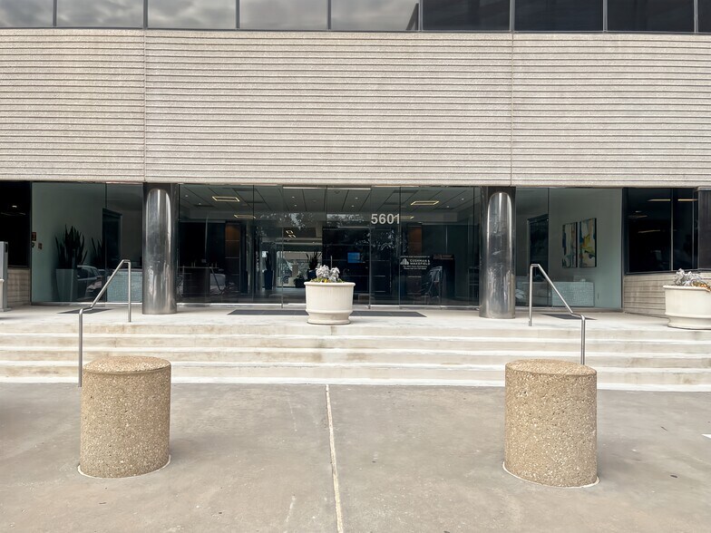 More Photos Of 5601 Executive Dr, Irving Coworking Space