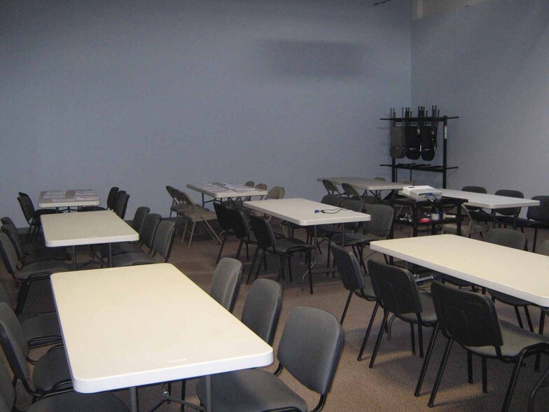 More Photos Of 1731-1749 N Elston Ave, Chicago General Retail For Lease