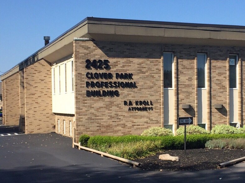 More Photos Of 2425 Clover St, Rochester Office For Lease