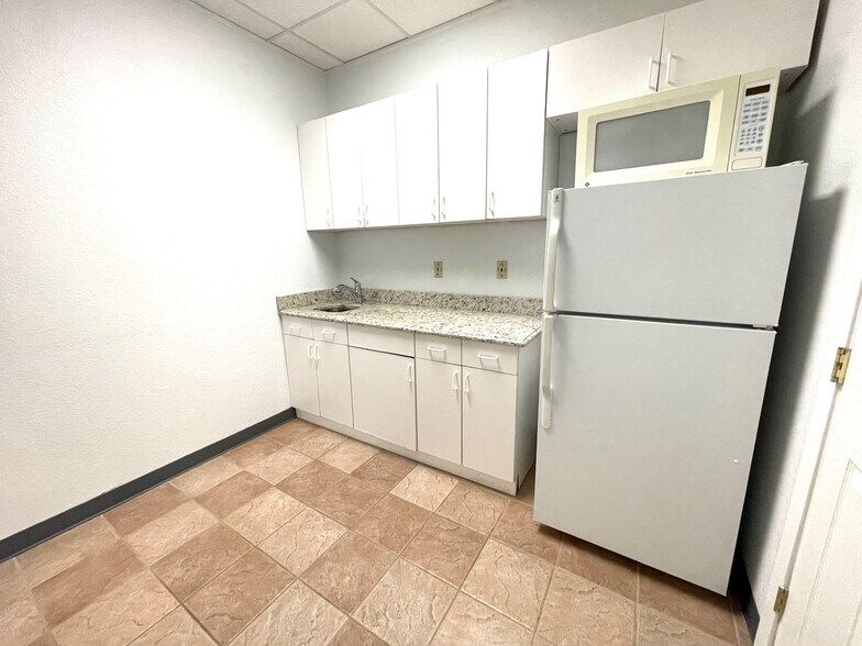 More Photos Of 4600 Spicewood Springs Rd, Austin Office For Sale