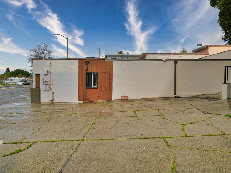 More Photos Of 9614-9616 MacArthur Blvd, Oakland Specialty For Sale