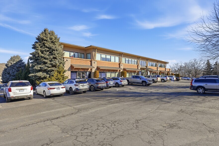 More Photos Of 3911 Castlevale Rd, Yakima Office For Lease