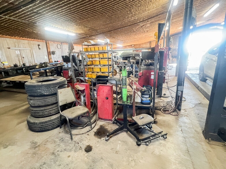 More Photos Of 1106 W Main St, Olney Auto Repair For Sale