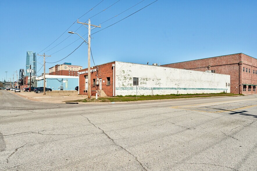 More Photos Of 515 Kings of Leon Ln, Oklahoma City Manufacturing For Sale