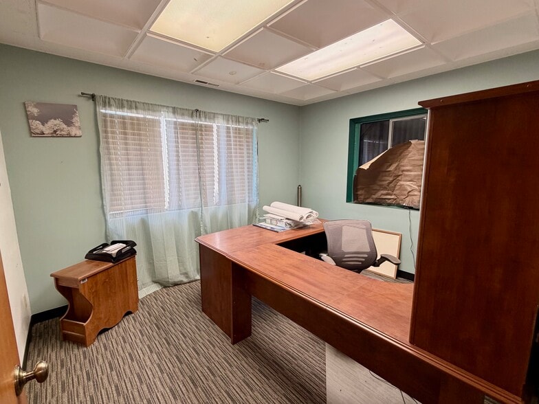 More Photos Of 4303 E 39th St, Kearney Warehouse For Sale