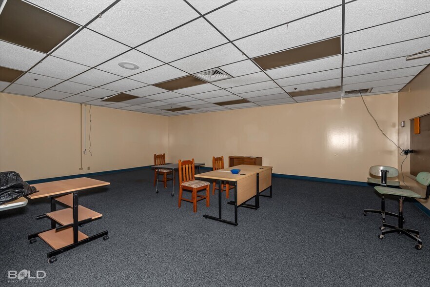 More Photos Of 200 All Saints Rd, Pelican Schools For Sale