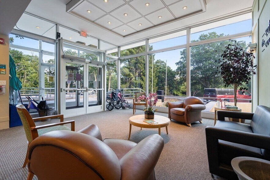 More Photos Of 141 Mansion Dr, Walpole Office For Sale