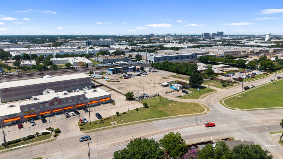 More Photos Of 3104 S Rigsbee Dr, Plano Service For Lease