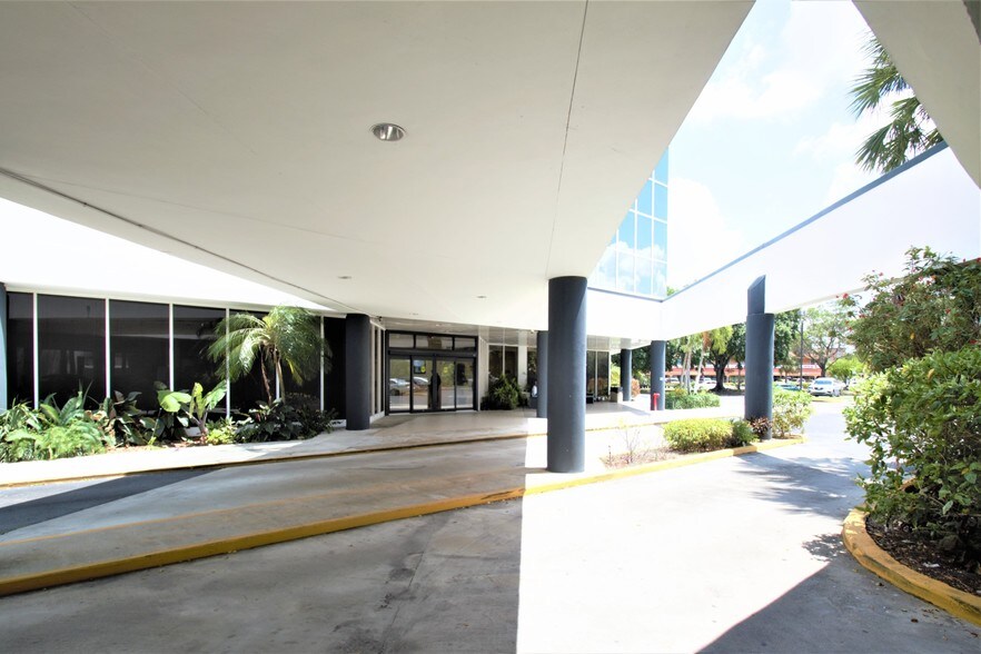 Primary Photo Of 2701 W Oakland Park Blvd, Oakland Park Office For Sale