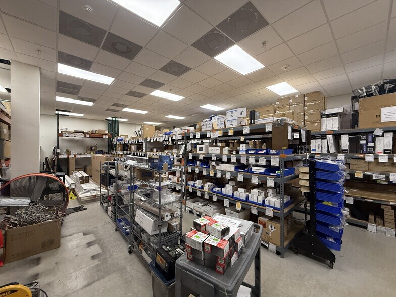 More Photos Of 7020 Professional Pky E, Sarasota Office For Lease