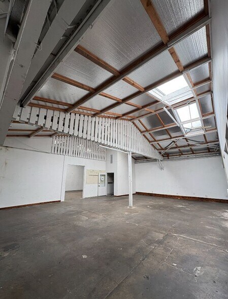 More Photos Of 1630 Superior Ave, Costa Mesa Warehouse For Lease
