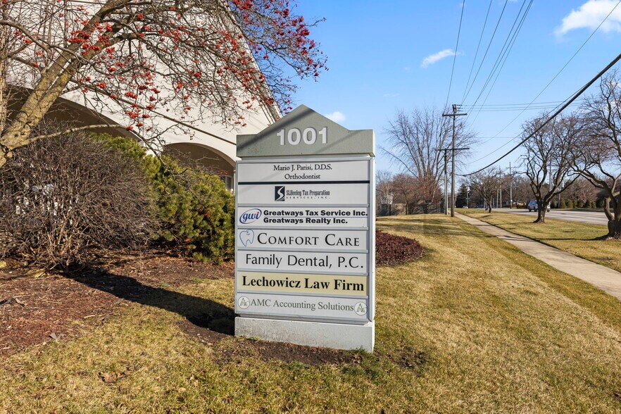 More Photos Of 1001 E Chicago Ave, Naperville Office For Sale