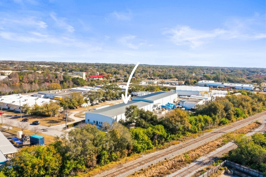 More Photos Of 1555 Sunshine Dr, Clearwater Warehouse For Sale