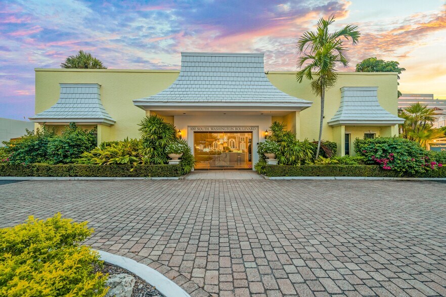 More Photos Of 100 S Washington Blvd, Sarasota Office For Sale